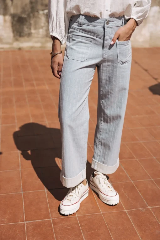 Large | Cropped*Freeman T. Porter Alice bequia