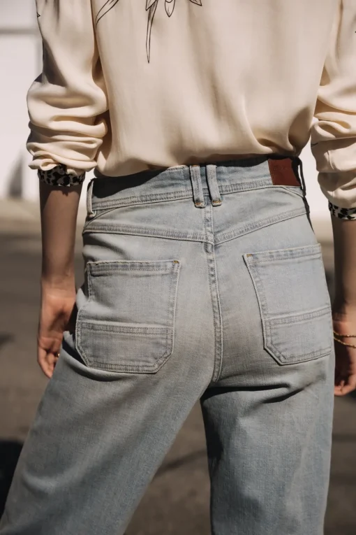 Large | Cropped*Freeman T. Porter Alice solar