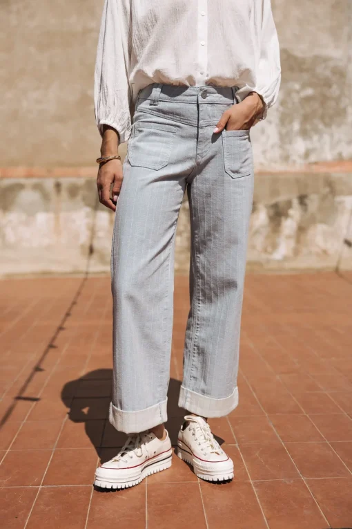 Large | Cropped*Freeman T. Porter Alice bequia
