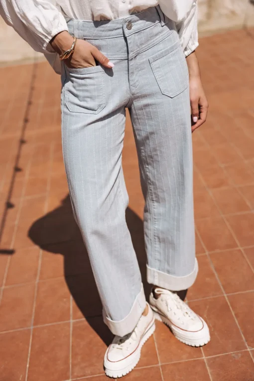Large | Cropped*Freeman T. Porter Alice bequia