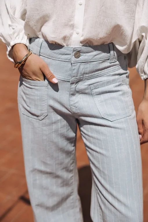 Large | Cropped*Freeman T. Porter Alice bequia