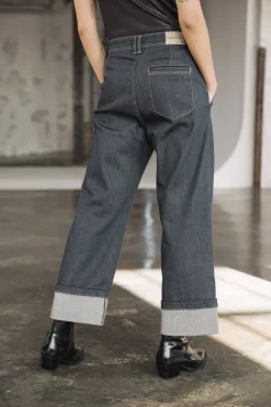 Large | Cropped*Freeman T. Porter Charly buji