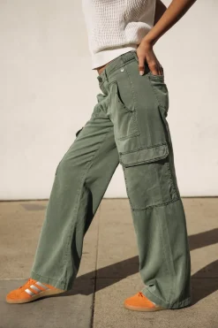 Large | Cargo*Freeman T. Porter Moxie Jazz laurelwreath
