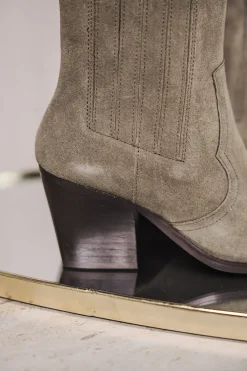Shoes*Freeman T. Porter Teresa Suede truffle
