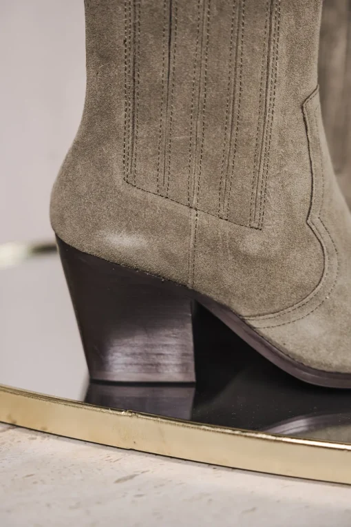 Shoes*Freeman T. Porter Teresa Suede truffle