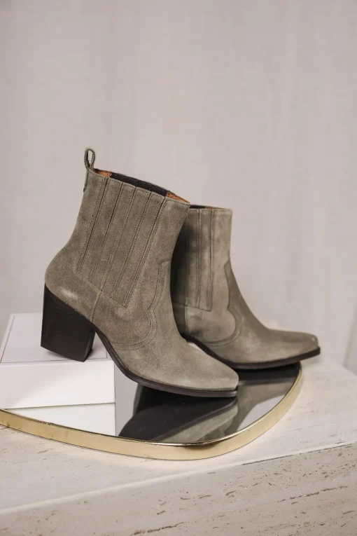 Shoes*Freeman T. Porter Teresa Suede truffle